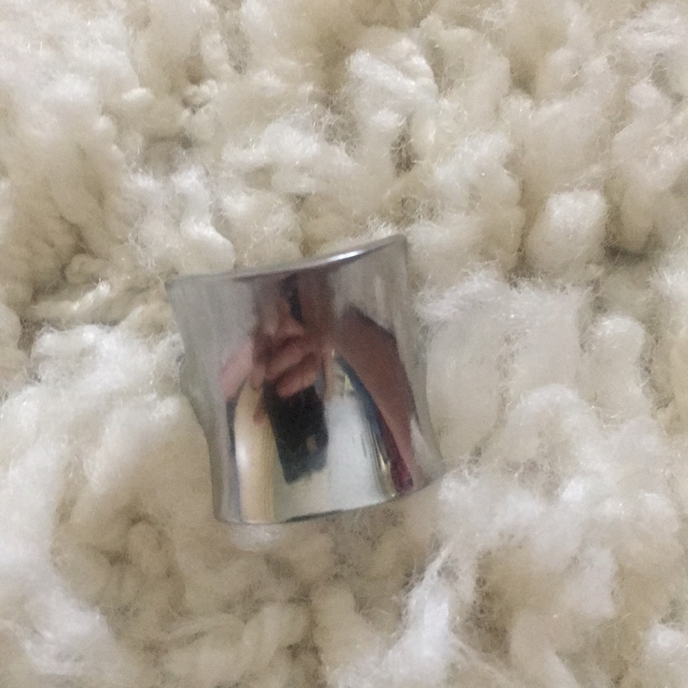 Large silver ring - Picture 2 of 3